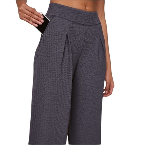 Lululemon Can You Feel The Pleat Crop Pant in Moonwalk Purple Size 4 - Picture 4 of 13